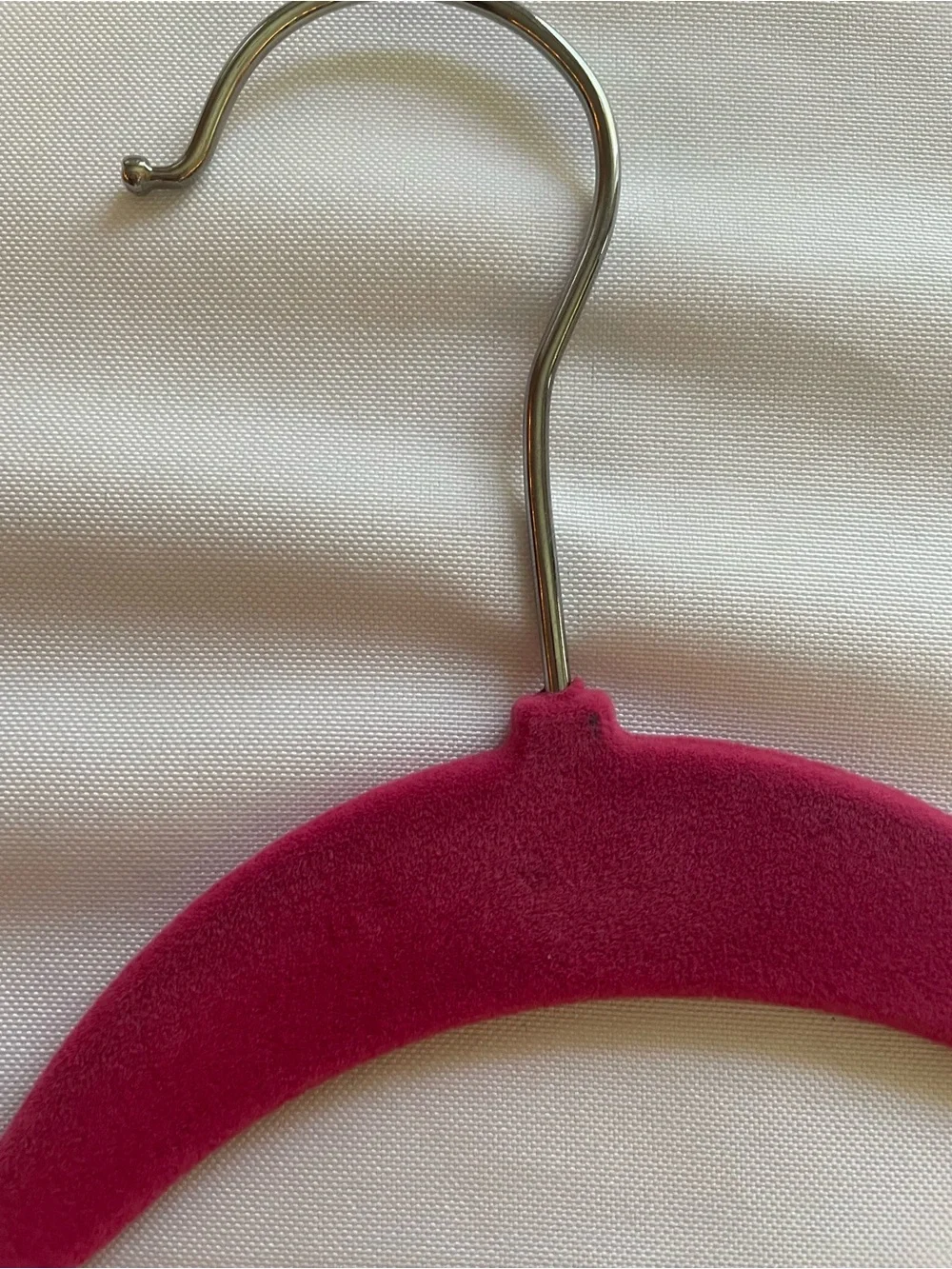 🔥 Set of 10 Hot Pink Velvet Flocked Non-Slip Hangers